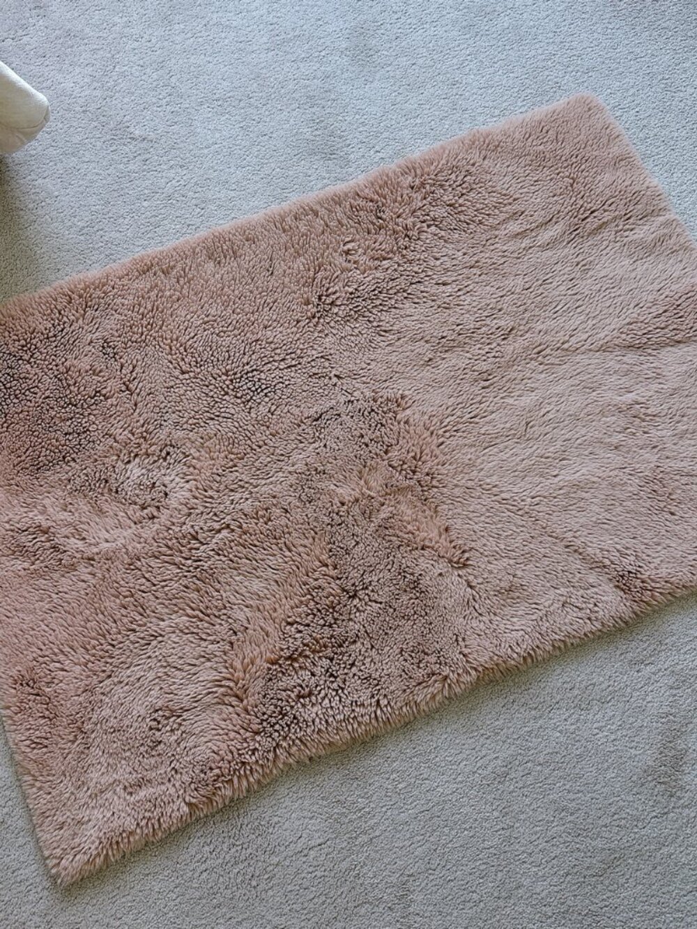 90% NEW Blush Pink Fluffy Shag Rug - 100% Polyester, Super Soft